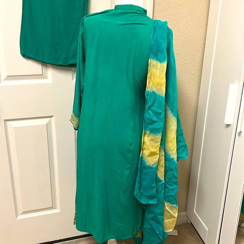 Shalwar Kameez- Elegant Teal and Gold Women's Dress, Size Medium - Picture 7 of 10
